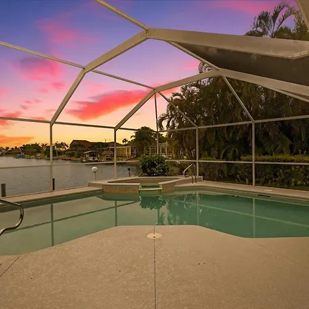 Pet Friendly Paradise With Heated Pool & Spa - Villa Tropic Holiday - Cape Coral